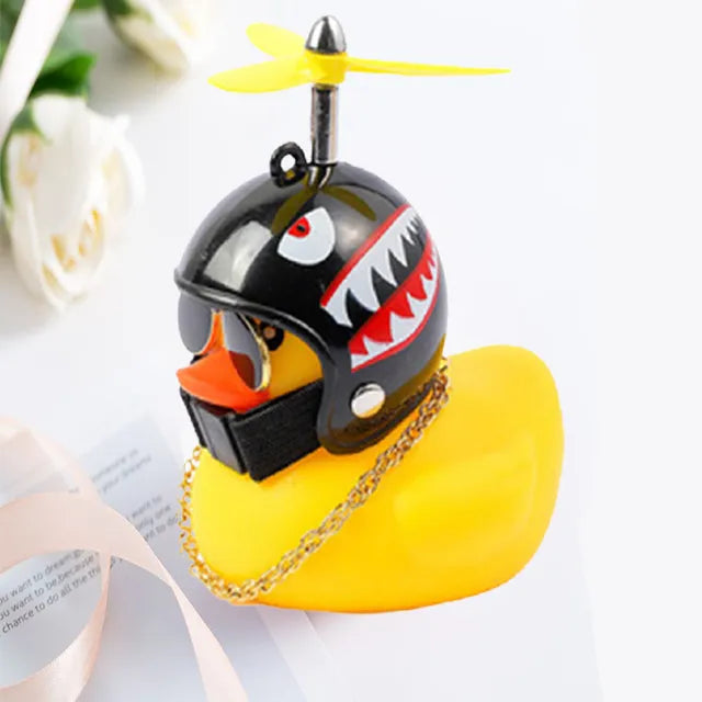 Ente mit Helm, Autodekoration